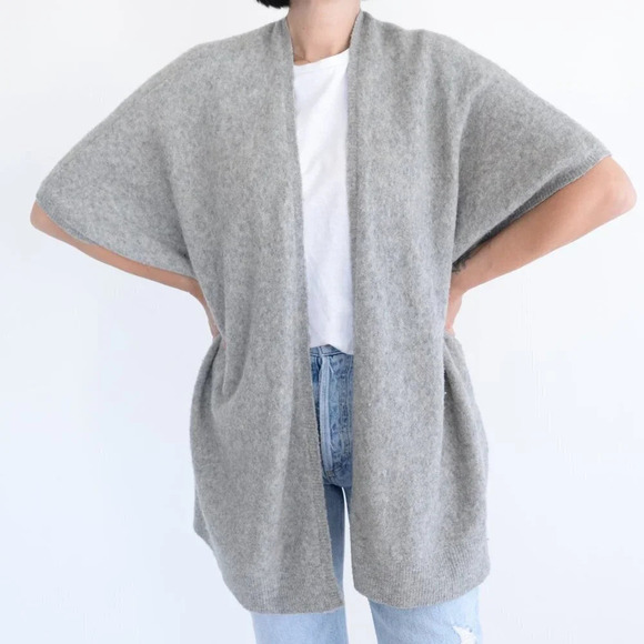 Aritzia Community Grey 54% Wool,  22% Yak Short Sleeve Cardigan XSmall - Picture 2 of 11